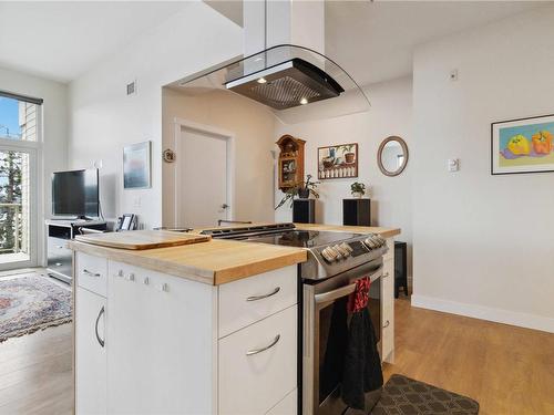 604-6609 Goodmere Rd, Sooke, BC - Indoor Photo Showing Kitchen