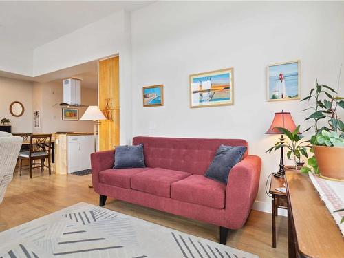 604-6609 Goodmere Rd, Sooke, BC - Indoor Photo Showing Living Room