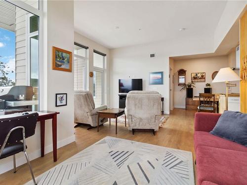 604-6609 Goodmere Rd, Sooke, BC - Indoor Photo Showing Living Room