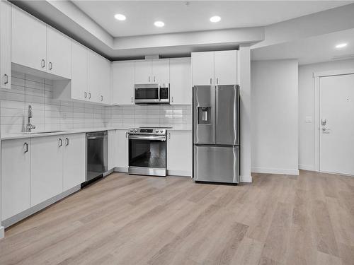 304-164 Alberni Hwy, Parksville, BC - Indoor Photo Showing Kitchen