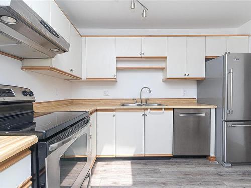 403-1560 Hillside Ave, Victoria, BC - Indoor Photo Showing Kitchen With Double Sink