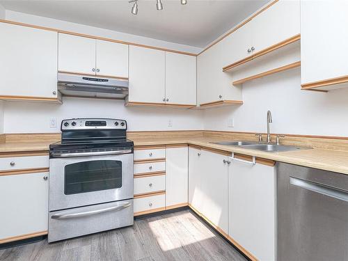 403-1560 Hillside Ave, Victoria, BC - Indoor Photo Showing Kitchen With Double Sink