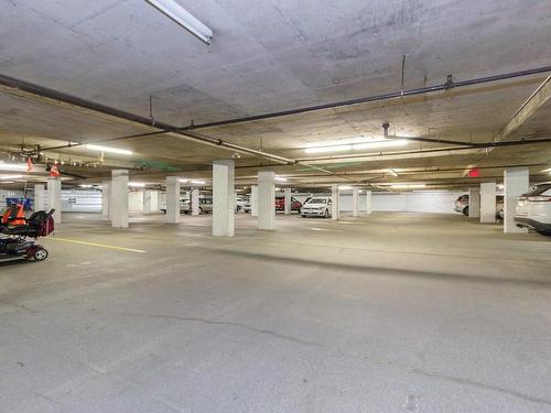 403-1560 Hillside Ave, Victoria, BC - Indoor Photo Showing Garage