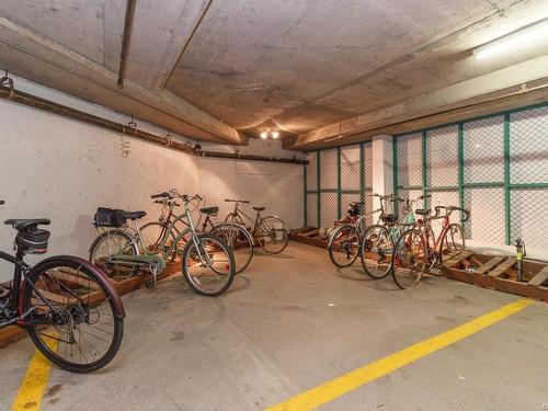 403-1560 Hillside Ave, Victoria, BC - Indoor Photo Showing Garage