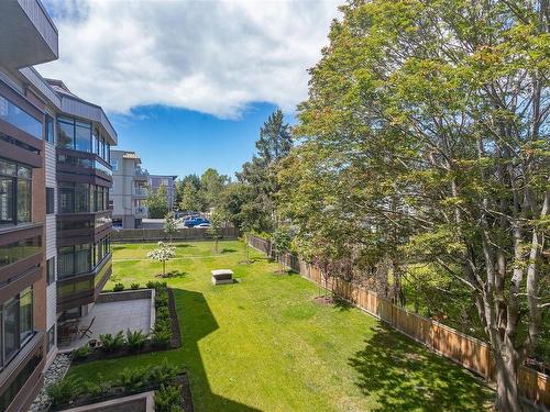 403-1560 Hillside Ave, Victoria, BC - Outdoor