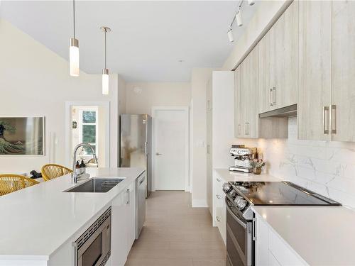 507-1450 Glentana Rd, View Royal, BC - Indoor Photo Showing Kitchen With Upgraded Kitchen