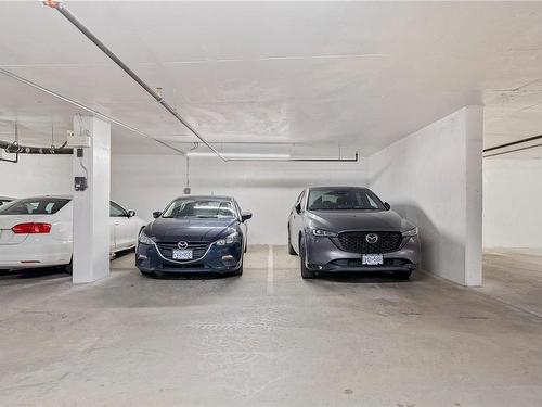 507-1450 Glentana Rd, View Royal, BC - Indoor Photo Showing Garage