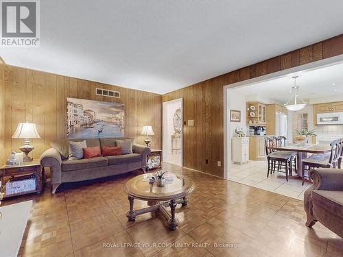 18 Courtsfield Crescent, Toronto, ON - Indoor Photo Showing Living Room