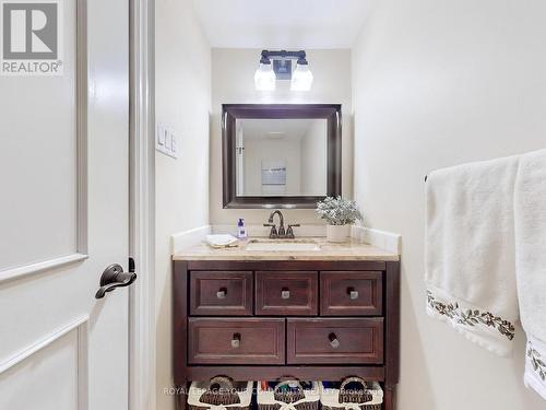 18 Courtsfield Crescent, Toronto, ON - Indoor Photo Showing Bathroom