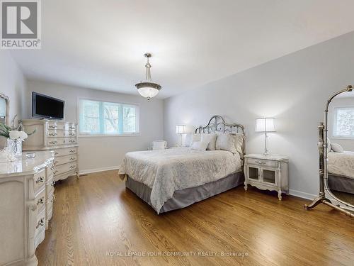 18 Courtsfield Crescent, Toronto, ON - Indoor Photo Showing Bedroom