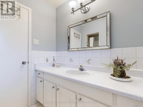 18 Courtsfield Crescent, Toronto, ON - Indoor Photo Showing Bathroom