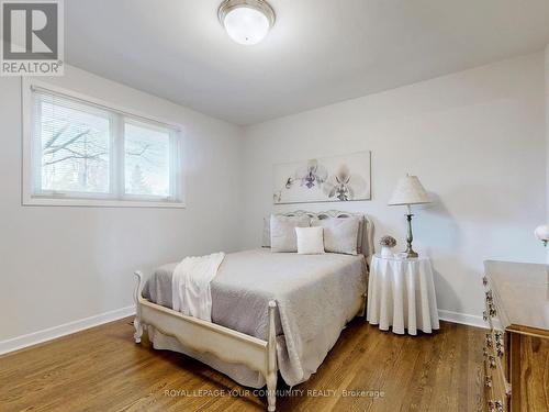 18 Courtsfield Crescent, Toronto, ON - Indoor Photo Showing Bedroom