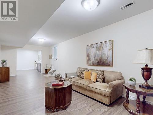 18 Courtsfield Crescent, Toronto, ON - Indoor Photo Showing Living Room