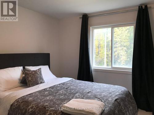 6739 Sam Lorfida Drive, Niagara Falls, ON - Indoor Photo Showing Bedroom