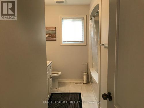 6739 Sam Lorfida Drive, Niagara Falls, ON - Indoor Photo Showing Bathroom