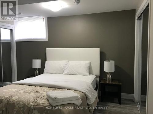 6739 Sam Lorfida Drive, Niagara Falls, ON - Indoor Photo Showing Bedroom