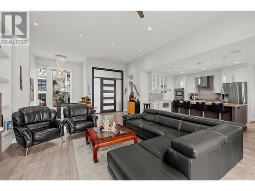 3490 Shayler Road, Kelowna, BC - Indoor Photo Showing Living Room