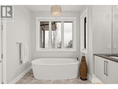 3490 Shayler Road, Kelowna, BC - Indoor Photo Showing Bathroom