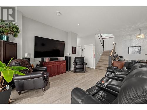 3490 Shayler Road, Kelowna, BC - Indoor Photo Showing Living Room