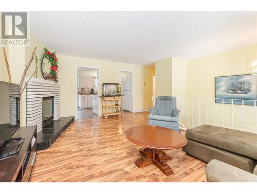 801 26 Street Se, Salmon Arm, BC - Indoor Photo Showing Living Room With Fireplace