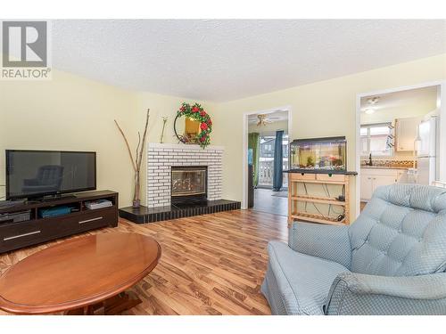 801 26 Street Se, Salmon Arm, BC - Indoor Photo Showing Living Room With Fireplace