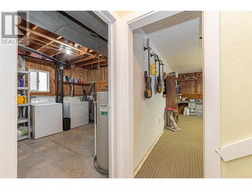 801 26 Street Se, Salmon Arm, BC - Indoor Photo Showing Laundry Room