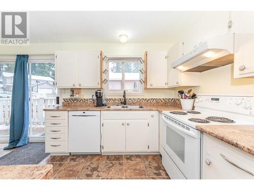 801 26 Street Se, Salmon Arm, BC - Indoor Photo Showing Kitchen With Double Sink