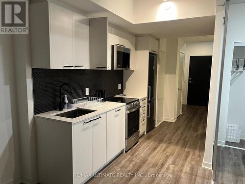 1808 Saint Clair Avenue, Toronto, ON - Indoor Photo Showing Kitchen