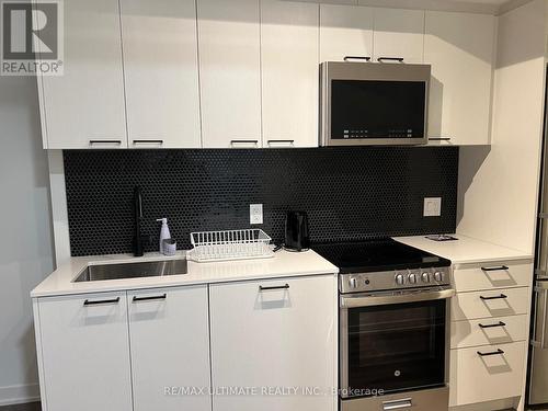 1808 Saint Clair Avenue, Toronto, ON - Indoor Photo Showing Kitchen