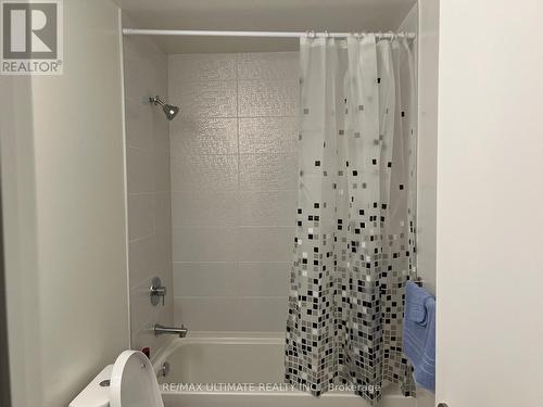 1808 Saint Clair Avenue, Toronto, ON - Indoor Photo Showing Bathroom