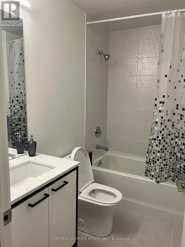 1808 Saint Clair Avenue, Toronto, ON - Indoor Photo Showing Bathroom