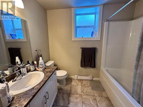 8708 17 Street, Dawson Creek, BC - Indoor Photo Showing Bathroom