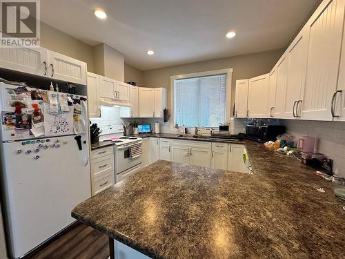 8708 17 Street, Dawson Creek, BC - Indoor Photo Showing Kitchen