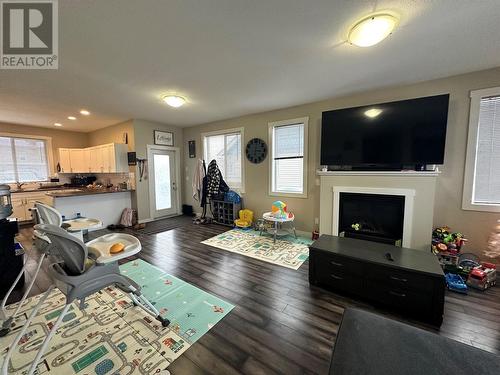 8708 17 Street, Dawson Creek, BC - Indoor Photo Showing Living Room