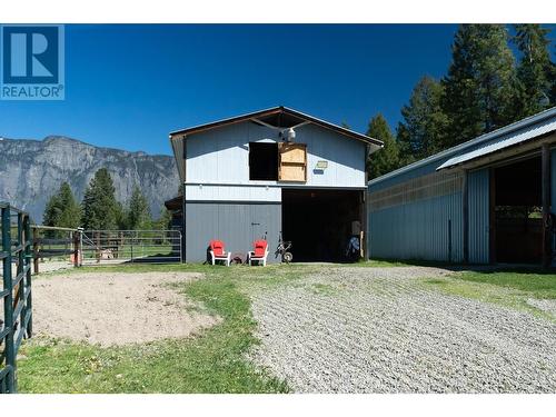 552 Wellspring Road, Creston, BC - Outdoor