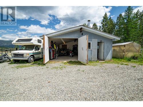 552 Wellspring Road, Creston, BC - Outdoor