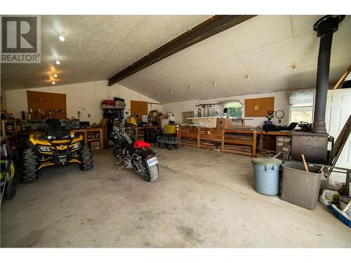 552 Wellspring Road, Creston, BC - Indoor Photo Showing Garage