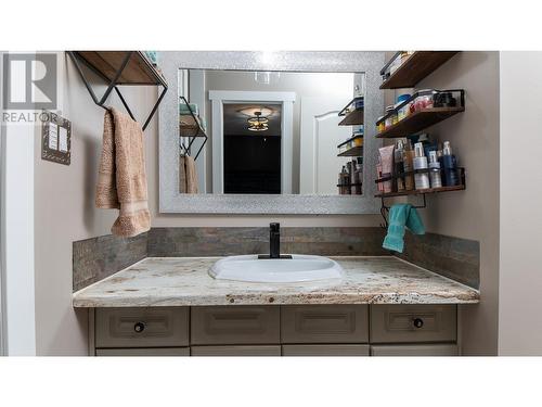 552 Wellspring Road, Creston, BC - Indoor Photo Showing Bathroom