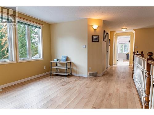 552 Wellspring Road, Creston, BC - Indoor