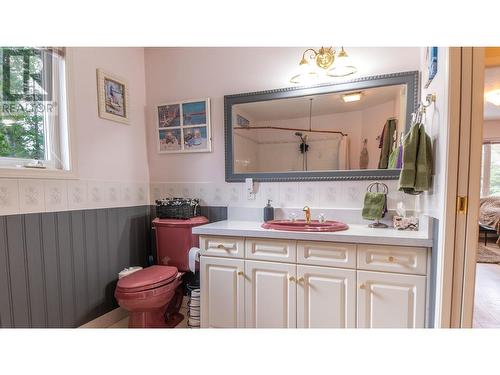 552 Wellspring Road, Creston, BC - Indoor Photo Showing Bathroom