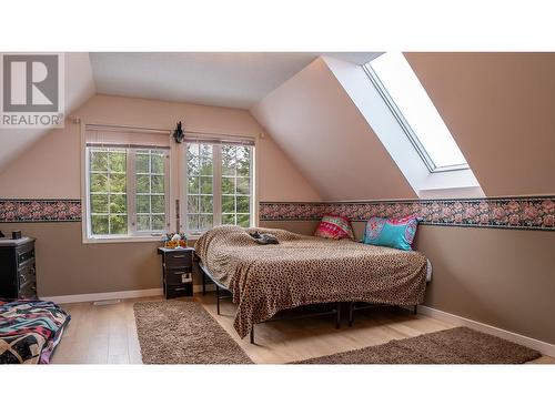 Upstairs bedroom - 552 Wellspring Road, Creston, BC - Indoor Photo Showing Bedroom