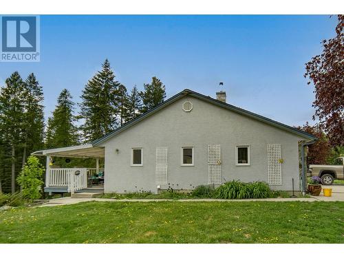 Side of house - 552 Wellspring Road, Creston, BC - Outdoor With Deck Patio Veranda