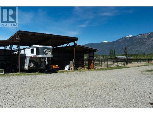 552 Wellspring Road, Creston, BC - Outdoor