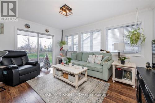 1 Sinclair Crescent, Ramara, ON - Indoor Photo Showing Living Room