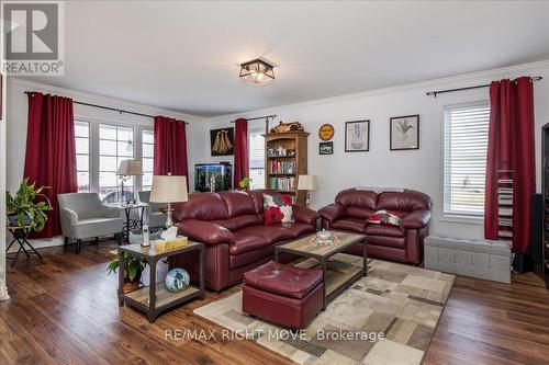 1 Sinclair Crescent, Ramara, ON - Indoor Photo Showing Living Room