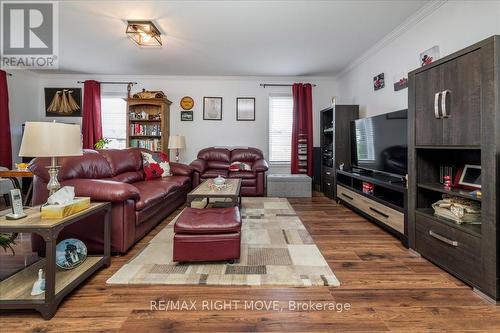 1 Sinclair Crescent, Ramara, ON - Indoor Photo Showing Living Room