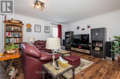 1 Sinclair Crescent, Ramara, ON - Indoor Photo Showing Living Room