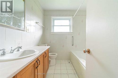 1101 Brantford Hwy S, Cambridge, ON - Indoor Photo Showing Bathroom