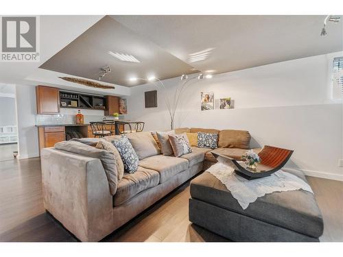 2404 Wiltse Drive, Penticton, BC - Indoor Photo Showing Living Room