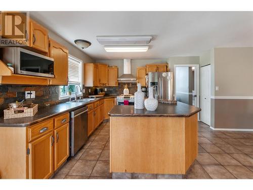 2404 Wiltse Drive, Penticton, BC - Indoor Photo Showing Kitchen